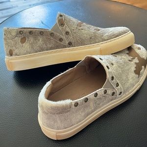 Chocolate Blu Noella slip on